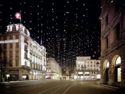 La Paradeplatz, en Zurich, con iluminación navideña