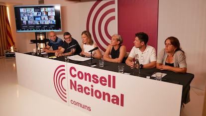En el centro de la inagen, Jéssica Albiach y Ada Colau, exalcaldesa de Barcelona, en un momento del Consell Nacional.