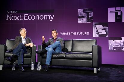 El director de la campaña presidencial de Obama en 2008, David Plouffe (derecha), que fuese luego jefe de política de Uber, durante una entrevista en el foro Next: Economy en San Francisco, California (EEUU) en 2015.