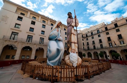 Presépio de 18 metros de altura em Alicante, na Espanha, que entrou no 'Guinness' como o maior no mundo.