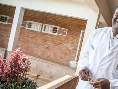 El ginecólogo congoleño Nobel de la Paz 2018, Denis Mukwege, en el hospital de Panzi en 2009. 