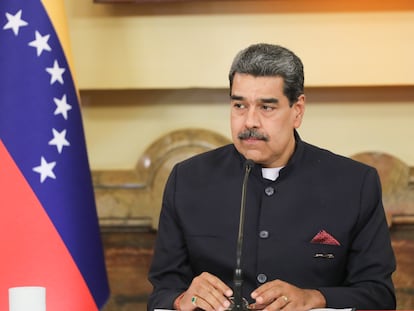 Fotografía cedida por la oficina de Prensa del Palacio de Miraflores que muestra al presidente de Venezuela, Nicolás Maduro, durante el acto de notificación al Ejecutivo Nacional del nuevo período legislativo 2024-2025, en Caracas (Venezuela).