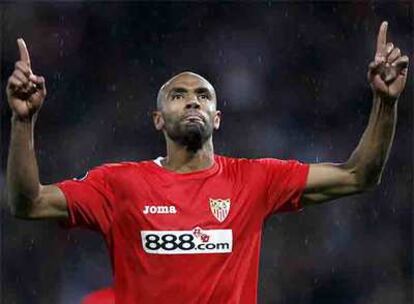 Kanouté celebra el segundo gol del Sevilla.