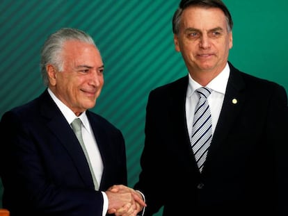 El presidente de Brasil, Michel Temer, junto al presidente electo, Jair Bolsonaro, en Brasilia el 7 de noviembre. 