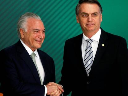 El presidente de Brasil, Michel Temer, junto al presidente electo, Jair Bolsonaro, en Brasilia el 7 de noviembre. 