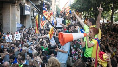 Protestes per l'escorcoll de la Guàrdia Civil a la Conselleria d'Economia.