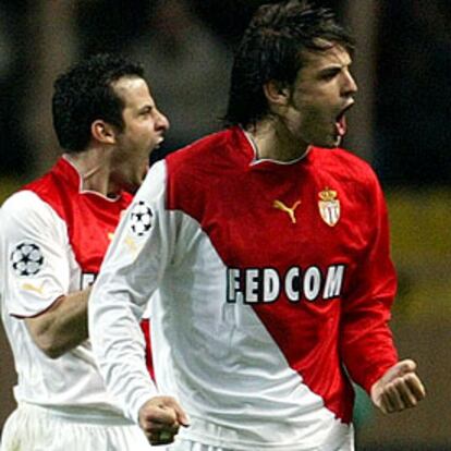 Giuly y Morientes celebran un gol de éste al Madrid el pasado mes.