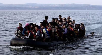 Refugiados llegan a las costas de la isla griega de Lesbos