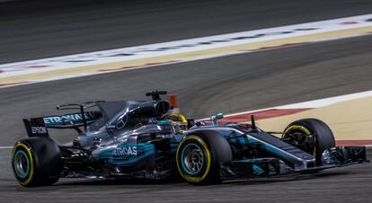 Lewis Hamilton en su Mercedes AMG GP en Bahréin.