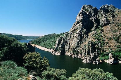 La mole de Peñafalcón, en el parque de Monfragüe (Cáceres).