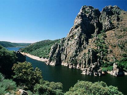 La mole de Peñafalcón, en el parque de Monfragüe (Cáceres).