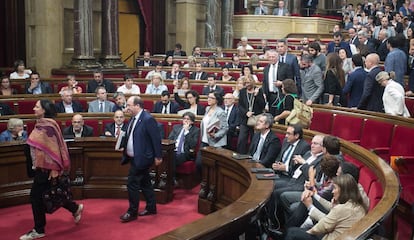 Los grupos de la oposici&oacute;n abandonan el Parlament el 7 de septiembre.