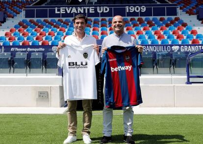 Los entrenadores del Valencia CF y del Levante UD, Marcelino García Toral y Paco López.