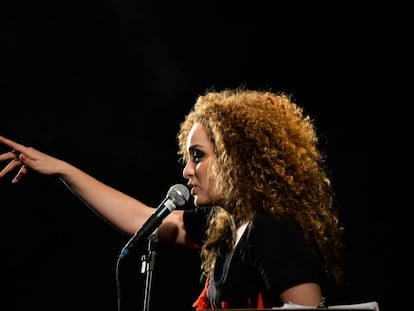 A cantora A&iacute;la, em show no festival Se Rasgum.