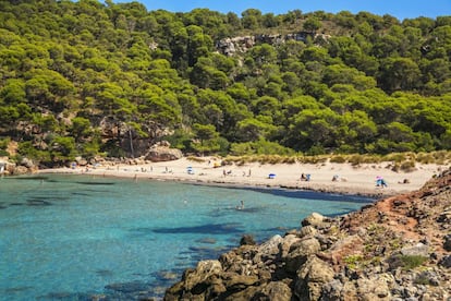 La cala de Es Bot, en la isla de Menorca.