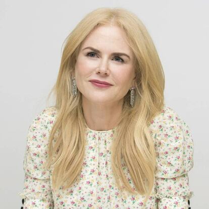 <p>A principios de los años ochenta Nicole Kidman empezaba a tener pequeños papeles en televisión. Pero en 1984 le diagnosticaron un cáncer de pecho a su madre, lo que hizo que la actriz pusiera en pausa su carrera y decidiera estudiar fisioterapia para poder ayudar a su madre con una parte de la rehabilitación. Por aquel entonces ella tenía 17 años, y su madre sobrevivió a la enfermedad.</p> <br> <p> <p>La enfermedad de su madre también hizo que ella tuviera que ayudar económicamente en casa, así que durante los pocos años en los que estuvo alejada de la interpretación encontró un trabajo como masajista.</p> <br> <p>