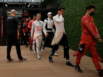 Los pilotos de la F1 salen de la reunión con la FIA celebrada tras la explosión en Yedda.