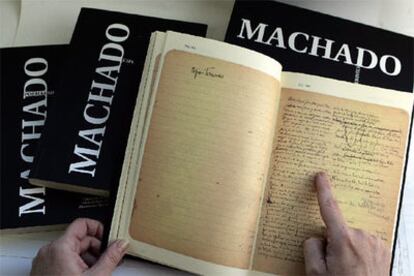 Uno de los volúmenes que reúnen los manuscritos de Antonio Machado.