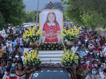 Una procesión por Menina Benigna, en octubre de 2021 en Santana de Cariri.