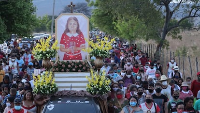 Una procesión por Menina Benigna, en octubre de 2021 en Santana de Cariri.