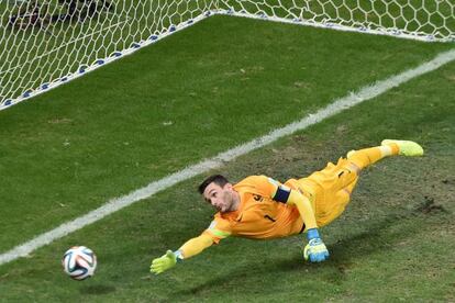 Lloris, portero de Francia, en una estirada en el Mundial.