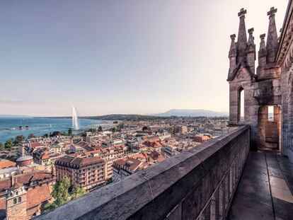 Panorámica de Ginebra (Suiza) desde la catedral.