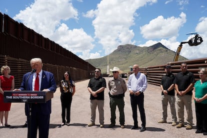 Donald Trump, en la frontera con México, en Hereford (Cochise County, Arizona, EE UU), en agosto.