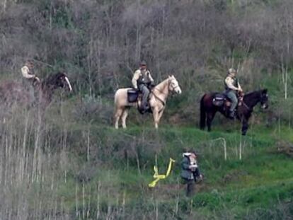 La investigación se centra en la última maniobra del piloto, que ascendió bruscamente para tratar de elevarse por encima de la capa de niebla antes de caer a tierra