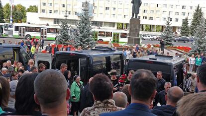 El funeral de las cinco personas que murieron en la base militar de Savrov. 