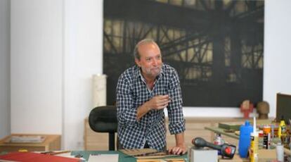 Paco Sebastián, en su estudio.