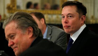 El CEO de la compañía Tesla Elon Musk acude a una reunión con Donald Trump sobre la política empresarial.