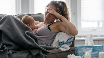 Pese a que la sociedad está paulatinamente evolucionando hacia una cultura más feminista, es difícil visualizar que una madre esté días en su casa priorizando su descanso.