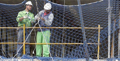 Dos treballadors de la construcció.