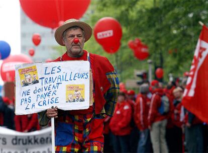 Miles de belgas han salido a las calles de Bruselas a protestar por la crisis que está amenazando sus puestos de trabajo