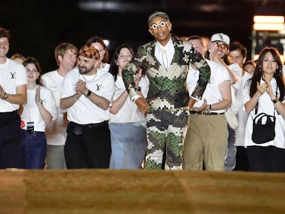 El pasado verano, el cantante y productor musical Pharrell Williams debutó como director creativo de Louis Vuitton Hombre.