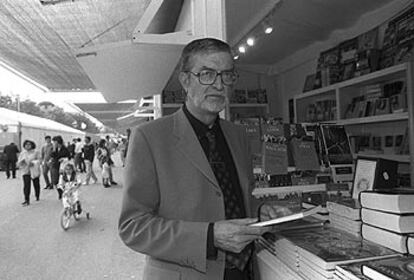 El editor Rafael Borràs, en la Feria del Libro de Madrid de 1998, año en el que se le tributó un homenaje.