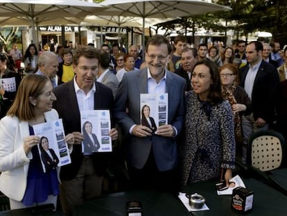 Pastor, Feij&oacute;o y Rajoy, durante el paseo por Mar&iacute;n (Pontevedra).