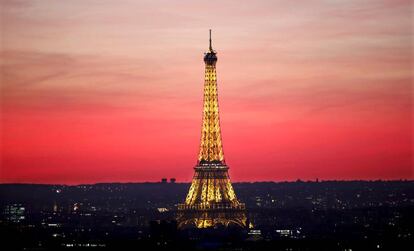 O amor acaba, mas uma viagem, seja a Paris (foto) ou a Poços de Caldas, levanta a moral da história.