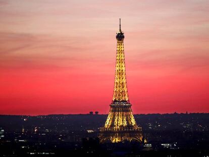 O amor acaba, mas uma viagem, seja a Paris (foto) ou a Poços de Caldas, levanta a moral da história.