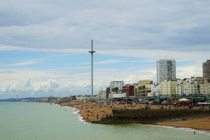 La torre British Airways i360, en el paseo marítimo.