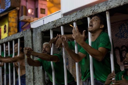 Destaque representa o encarceiramento em massa nas prisões do Brasil.