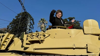 javier milei en el desfile militar