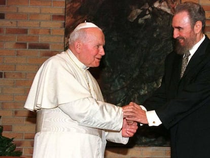 El papa Juan Pablo II y Fidel Castro, durante la visita del Pontífice a La Habana en enero de 1998.