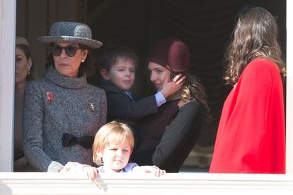 Caroline de Mónaoc, con su hija Carlota y el hijo de esta y Tatiana Santo Domingo.