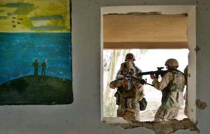 Marines estadounidenses en una escuela abandonada a las afueras de Faluya, Irak en una foto de archivo.