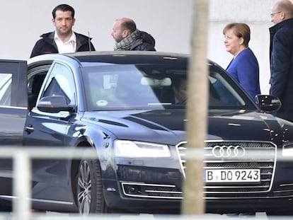 Merkel abandona la cancillería, este sábado en Berlín.