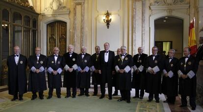 El Rey posa para la foto de familia antes de presidir la ceremonia de apertura del año judicial.