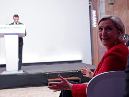 Marine Le Pen, en primera fila para escuchar un discurso del presidente del Reagrupamiento Nacional, Jordan Bardella.