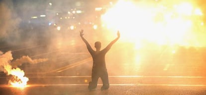 Manifestación en Ferguson por la muerte del negro Mike Brown.