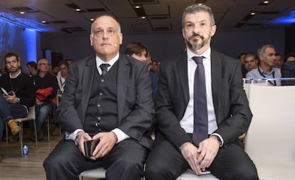 Javier Tebas, presidente de la LaLiga, junto a David Jiménez, presidente de ProLiga.